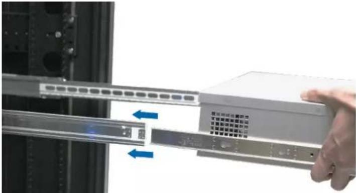 SYNOLOGY RS2421RP+ - Pour installer le kit de rails - 4