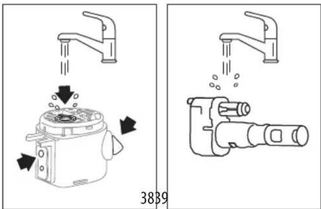 DELONGHI Magnifica Evo ECAM290.51.B - PULIZIA COMPLETA DELLA CARAFFA LATTE - 3