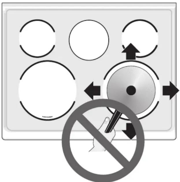IKEA SAMFÄLLD 704.620.64 - Déplacement des ustensiles de cuisson sur une table de cuisson en vitrocéramique - 1