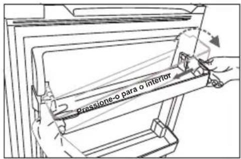 HISENSE RL170D4AWE - Instalação da prateleira da porta - 1