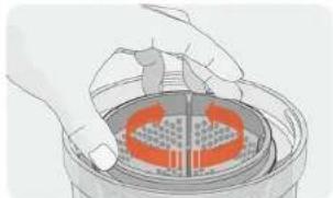 Hurom H-AA - Montage du récepteur à jus pour la préparation de jus - 2