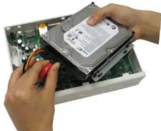 AVer EXR6004 mini - Instalação da unidade de disco rígido - 6