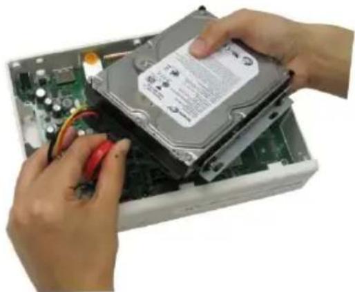 AVer EXR6004 mini - Installazione del disco rigido - 6