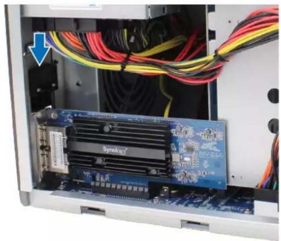 SYNOLOGY DiskStation DS2422+ - Pour installer une carte d'interface réseau : - 5