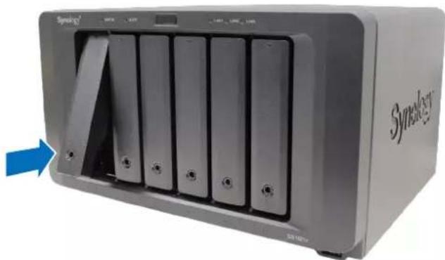 SYNOLOGY DiskStation DS1621+ - Installation des disques - 1
