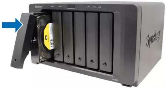 SYNOLOGY DiskStation DS1621+ - Installation des disques - 5