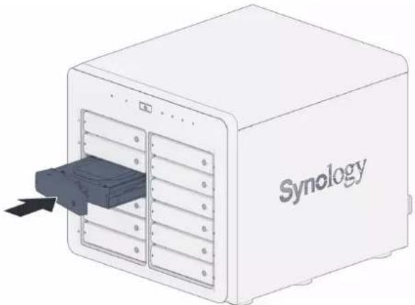 SYNOLOGY DiskStation DS3622xs+ - Installation des disques - 5
