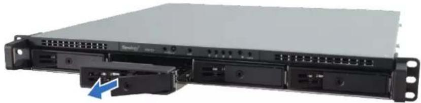 SYNOLOGY RackStation RS820RP+ - Installation des disques - 1