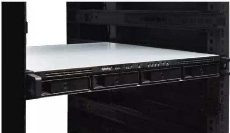 SYNOLOGY RackStation RS820RP+ - Pour installer le kit de rails : - 5