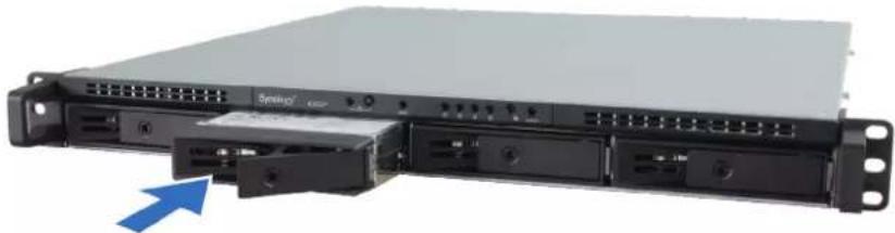 SYNOLOGY RackStation RS820RP+ - Installation des disques - 4