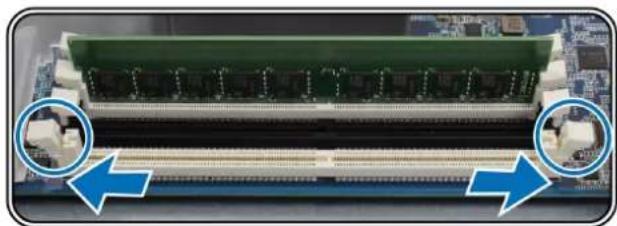 SYNOLOGY RackStation RS1619xs+ - Pour installer le module de RAM : - 3