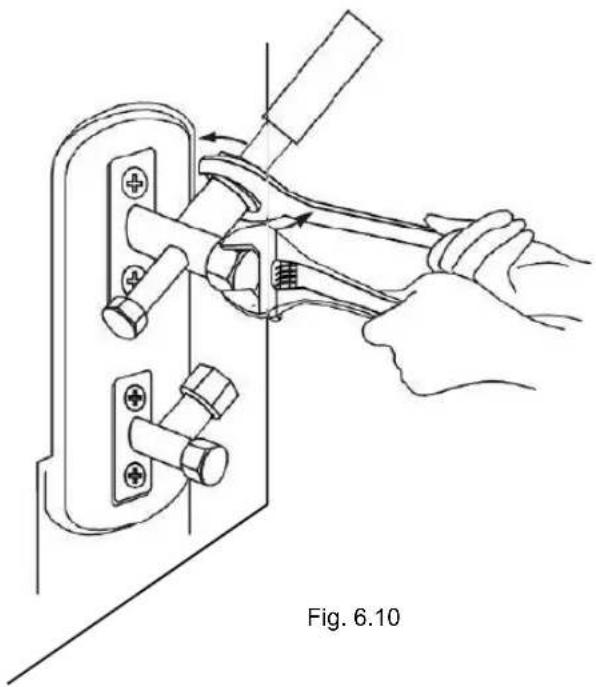 Sauber SERIE 3-2500 - UTILIZE UMA CHAVE PARA SEGURAR O CORPO PRINCIPAL DA VÁLVULA - 1