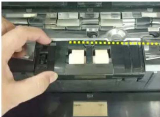AVISION AD8120P - Remplacement du rouleau à marche inverse - 2