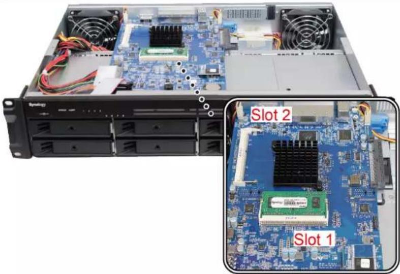 SYNOLOGY RS1219+ - Pour installer le module de RAM : - 2