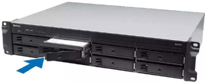 SYNOLOGY RS1219+ - Installation des disques - 4