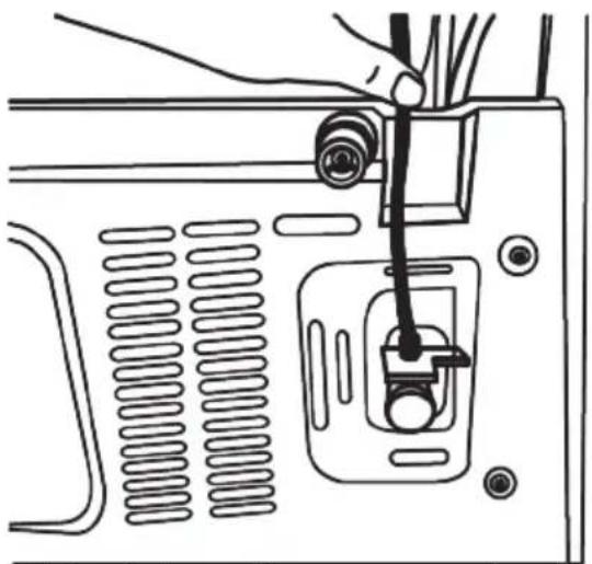 BEKO B3RGNE664ZDXB - De waterslang aansluiten op het product - 2