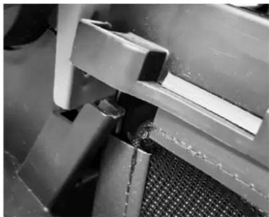 Fuxtec FX-E2RM37 - Assembling grass catcher - 2