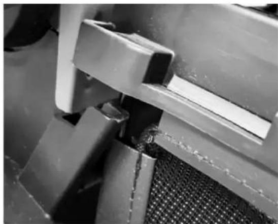 Fuxtec FX-E2RM43 - Assembling grass catcher - 2