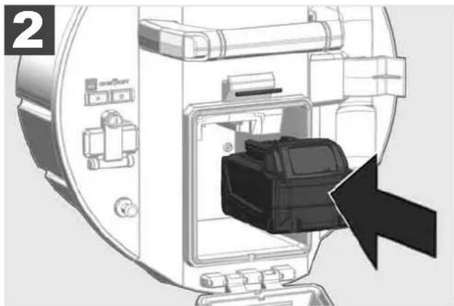 MILWAUKEE M18 SIC60SC HDR - Installing and removing battery pack - 3