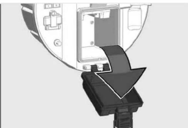 MILWAUKEE M18 SIC60SC HDR - Inserir e retiring a bateria - 2