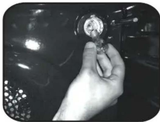 CANDY FCT200N/E - CHANGING THE BULB - 2