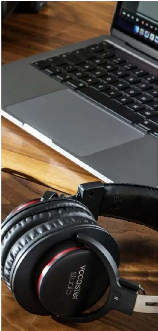 FOCUSRITE Vocaster One Studio - Écouter au casque - 1