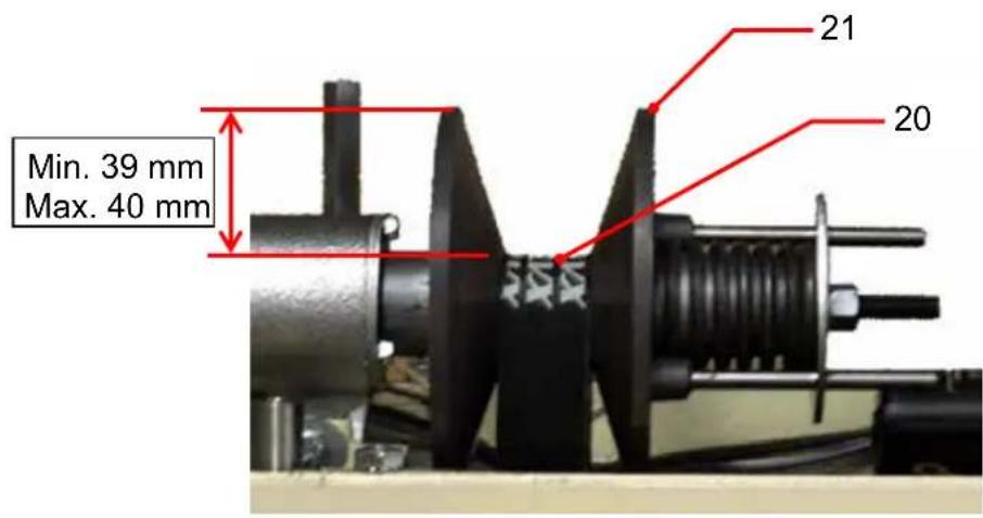 Santos N° 27 - Fitting the new variable speed drive belt - 1