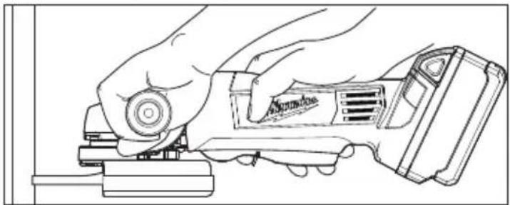 MILWAUKEE M18 2680-22 - AVERTISSEMENT roues pour assurer une l'opérateur si la roue d - 1