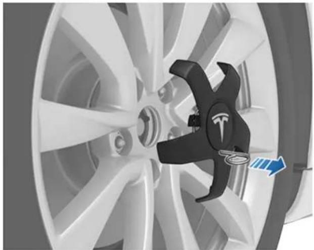 TESLA Model 3 (2022) - Dépose et installation des caches d'écrou de roue - 2