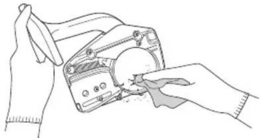 HiKOKI CS33EDTP - Nettoyage du carter latéral (Fig. 37) - 1