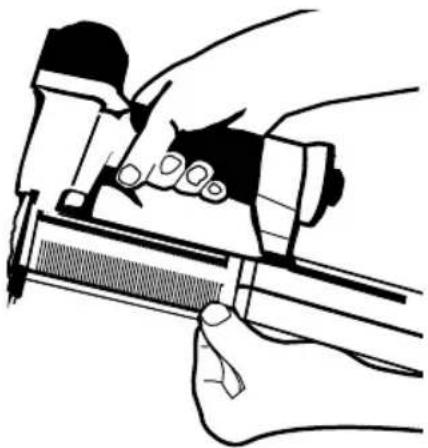 Craftsman CMPFN16SB - Position correcte des mains (Fig. B) - 3