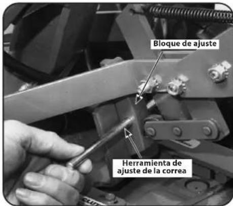 TROY-BILT Big Red - Procedimiento para ajustar la tensión de la correa - 1