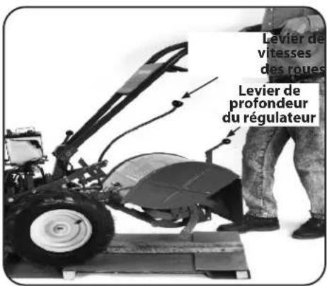 TROY-BILT Big Red - Retrait du motoculteur de la palette d'expédition - 1