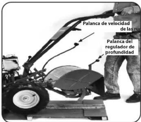 TROY-BILT Big Red - Procedimiento para sacar la cultivadora de la plataforma de envío - 1