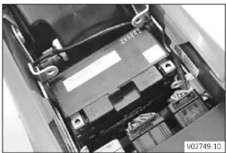 GasGas SM 700 (2022) - Monter la batterie 12 V - 1