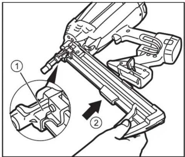 DEWALT DDF5120550 - Udskiftning af magasinet: - 2