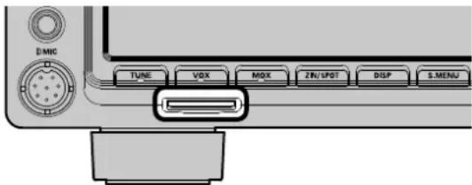 YAESU FTDX101D - • Installation de la carte SD - 1