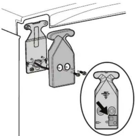 FRIGIDAIRE FFFU13F2VV - Lorsque vous vissez la charnière inférieure : - 1