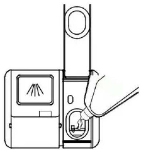 EDESA EDW-6230 WH - • Füllen des Klarspülerbehälters - 2