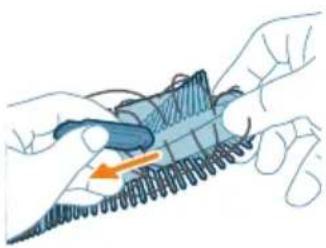 PHILIPS HomeRun 2000 Series XU2000 - Cleaning the main brush - 3