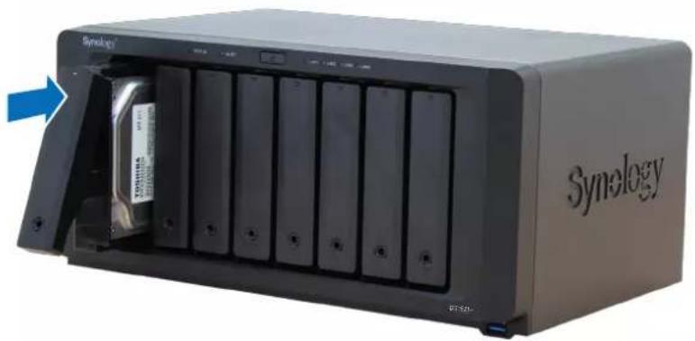 SYNOLOGY DiskStation DS1821+ - Installation des disques - 5