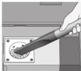 TRAEGER Pro 34 - ÉLIMINATION DES CENDRES QUI SE TROUVENT À L'INTÉRIEUR ET AUTOUR DU CREUSET (TOUTES LES 20 HEURES D'UTILISATION) : - 2
