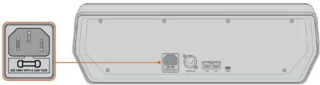 Blackmagic Design ATEM Television Studio HD8 - Stromversorgung des Kamerasteuerpults - 1