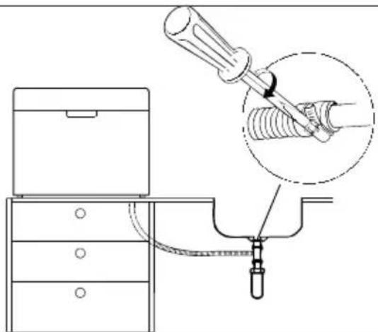 MEDION MD 37496 - Raccordement du tuyau au siphon de l'évier - 3