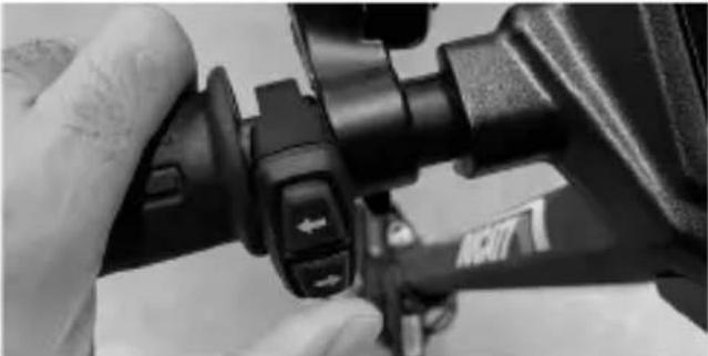 DUCATI PRO-III Advanced Safety - Informações dos comandos/Painel de comando - 10