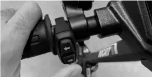 DUCATI PRO-III Advanced Safety - Informace o ovladačích/Ovládací panel - 12