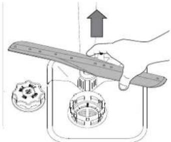WHIRLPOOL WSBC 3M27 X - CLEANING THE SPRAY ARMS - 2
