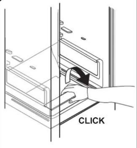 WHIRLPOOL WHC18 T572 - Dépose du bac du réfrigérateur - 7