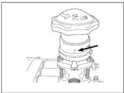 Maruyama MS333 - Installation du tuyau d'aspiration et du tuyau de trop-plein - 10