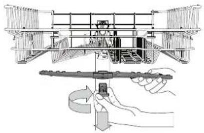 WHIRLPOOL WFE 2B19 X UK N - CLEANING THE SPRAY ARMS - 1